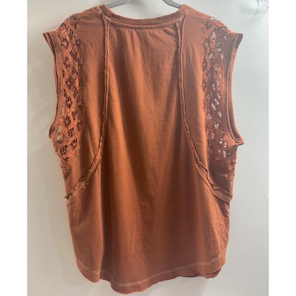Free People NWOT Table For Two Tee Sleeveless Relaxed Lace Details Rust Sz Small - Picture 5 of 5